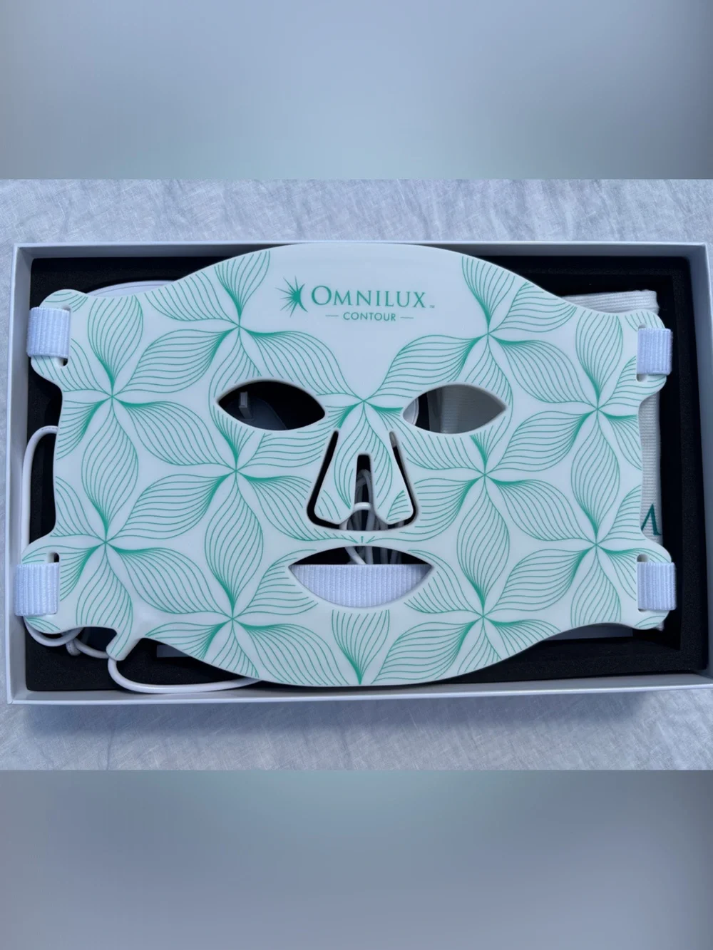 Omnilux Contour Face LED Light Therapy Mask – Excellent Condition